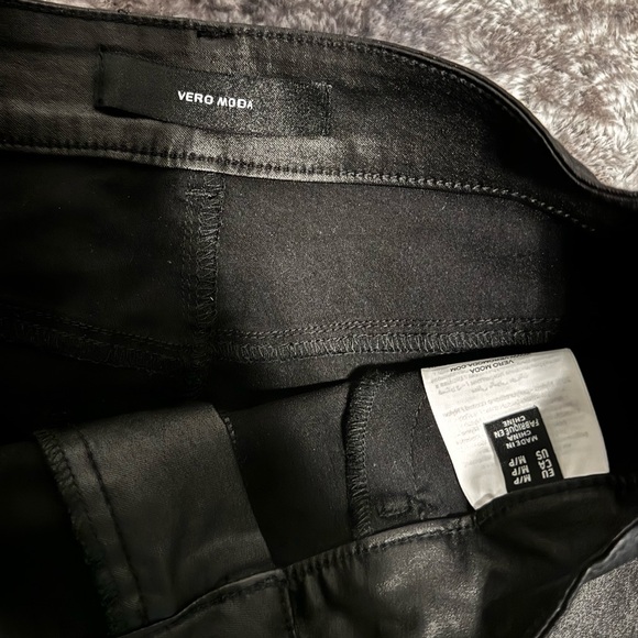 NWOT VERO MODA HIGH WAISTED SKIRT - Picture 3 of 3